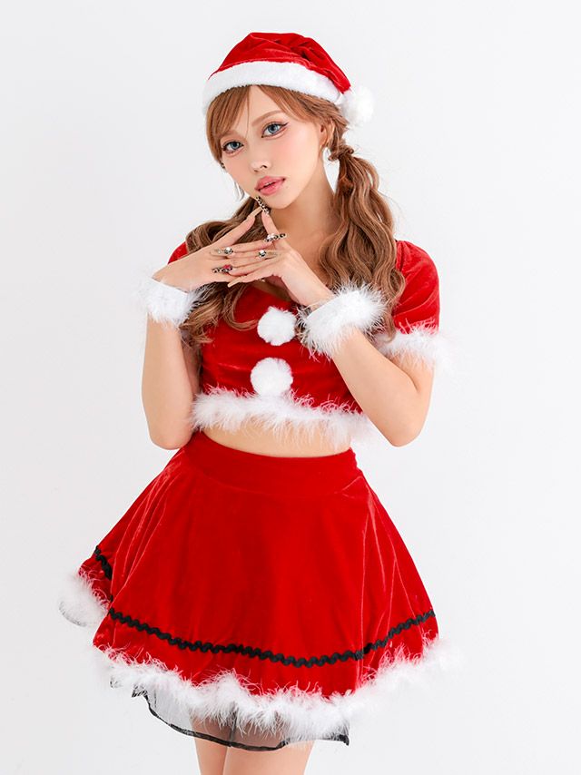 ブラックレースで少し大人の雰囲気を放つ♡セクシーセットアップサンタコスプレ