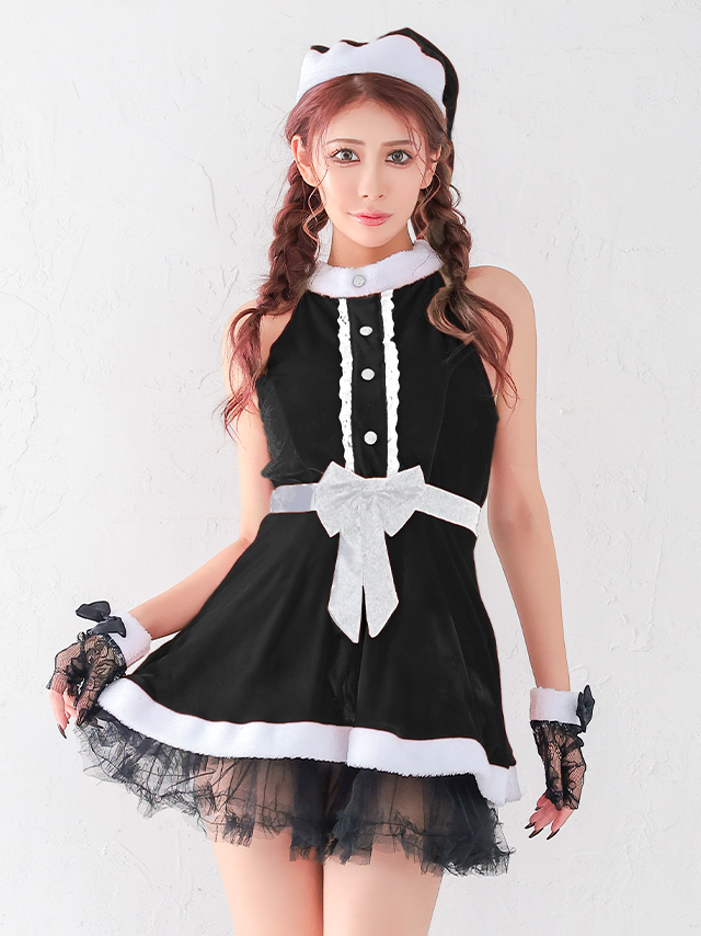 黒いドレスに映える白のラインがスタイルアップを叶えるシックな魅惑的ブラックサンタコスプレ