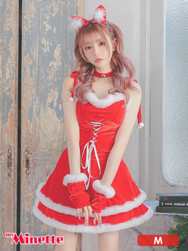 キュートな赤いドレスに猫耳×レースアップデザインが魅惑的なサンタコスプレ