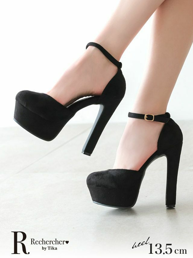ワンカラーブラックがセクシーなパンプス