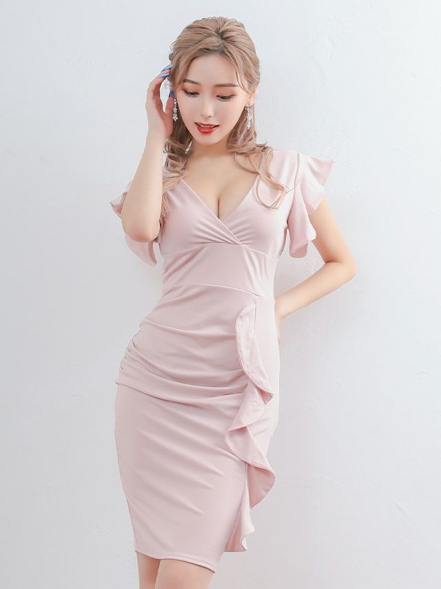 ひらひら揺れるフリルが上品なスナック・ラウンジドレス