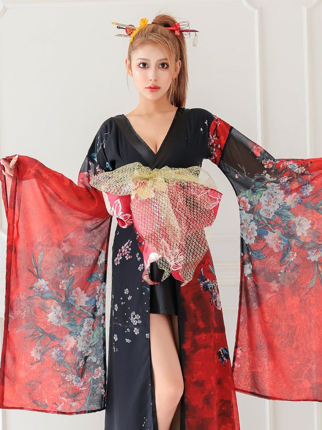 ゴールドメッシュの帯がゴージャスで華やかな印象を与える花魁コスプレ