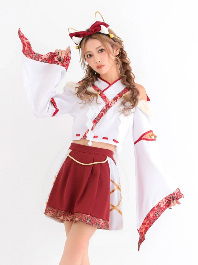 ミニ丈でスタイルアップ！アニマル柄巫女コスプレ