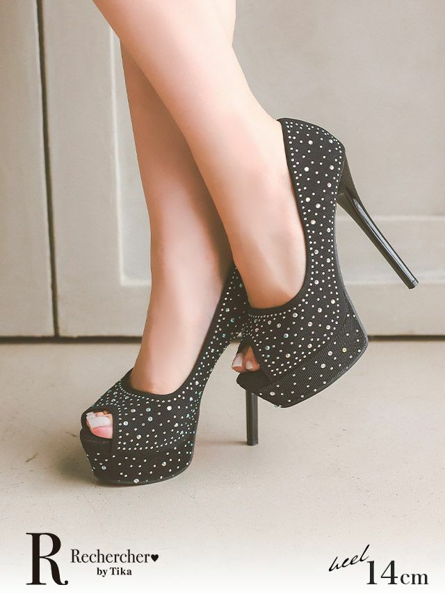 シンプルなドレスのアクセントになる！ビジューきらめくオープントゥパンプス