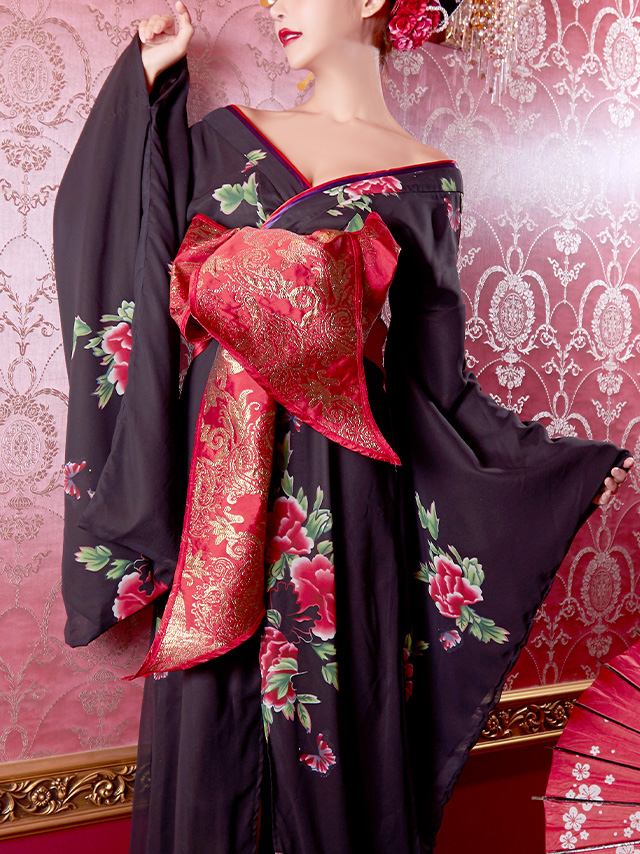 シンプルな花魁風ドレスに真っ赤な帯がスタイルを綺麗に見せる大人の和装ドレス