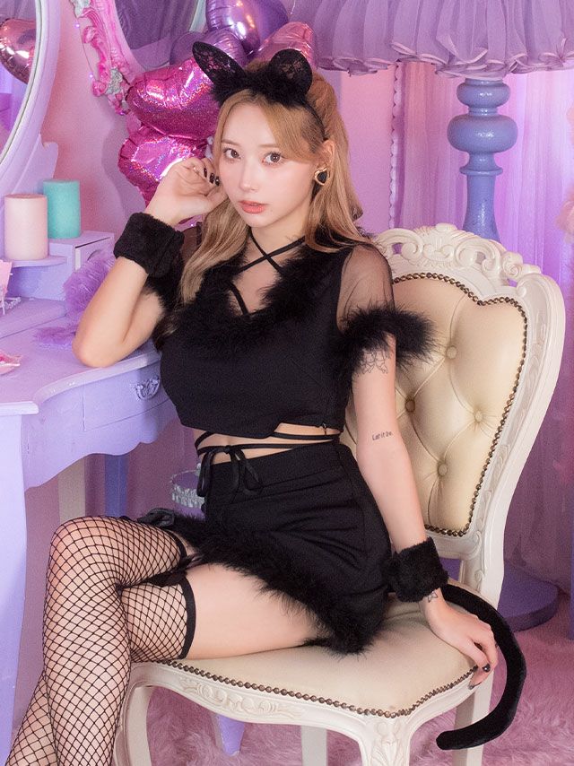 透けてみせるシアーブラック×ふわふわフェザーの黒猫コスプレ