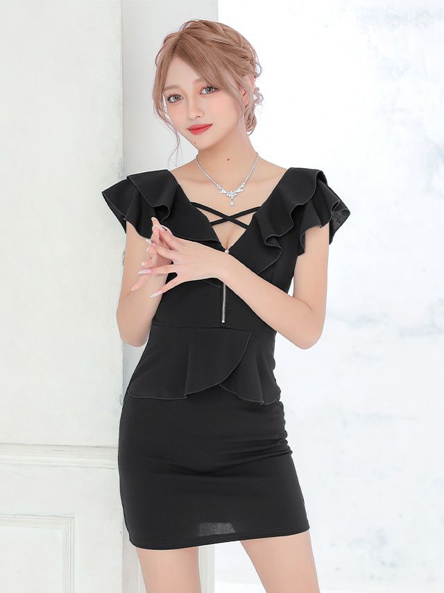 さりげなく体型カバーもでき、バストジップデザインがセクシーなタイトミニドレス