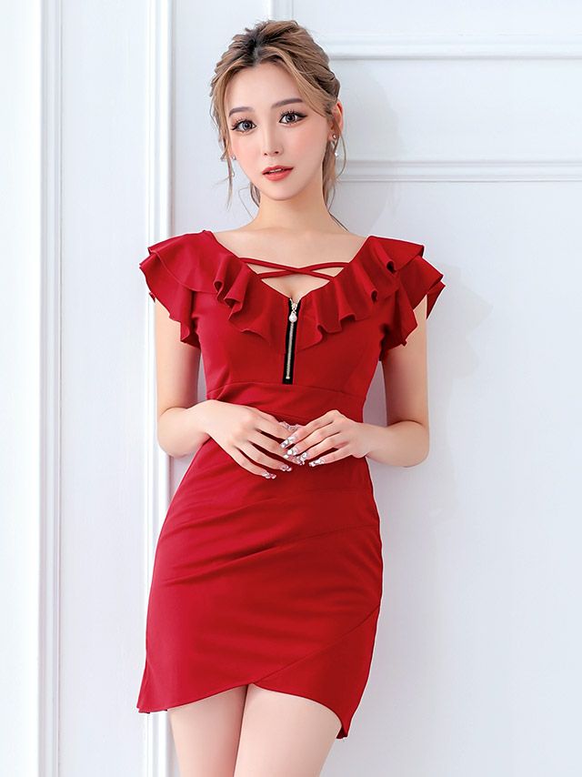 レッドカラーで凛とした雰囲気になれるバストジップ付きタイトミニドレス