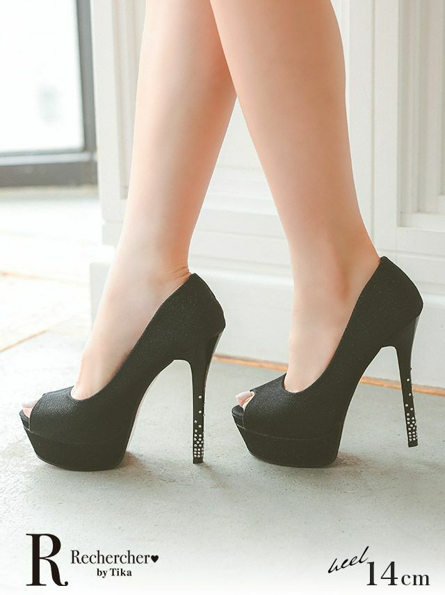 大人っぽいブラックがおしゃれなパンプス