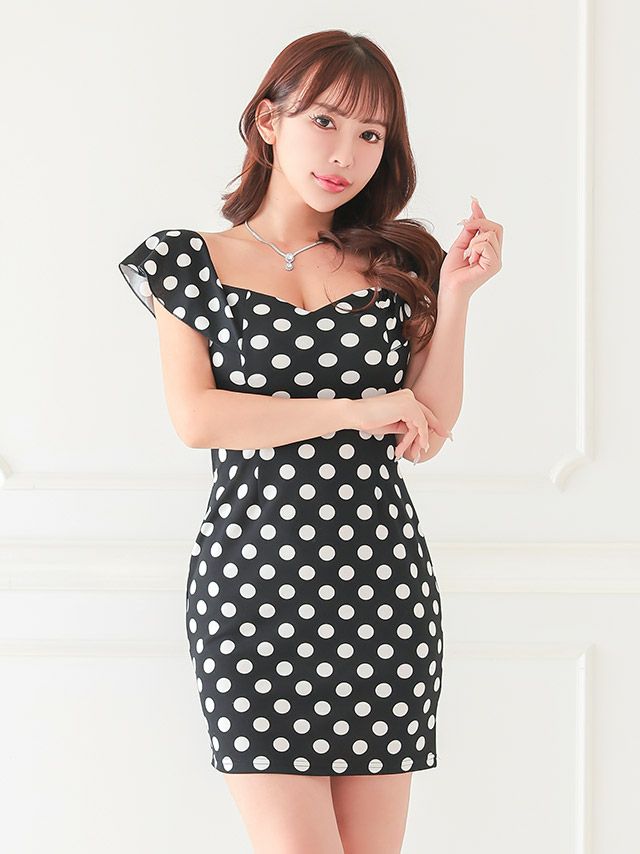 流行りのドットが可愛いタイトミニドレス