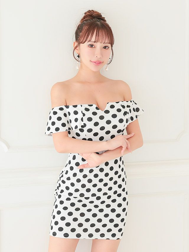 オフショルにしてガーリーもセクシーも独り占め