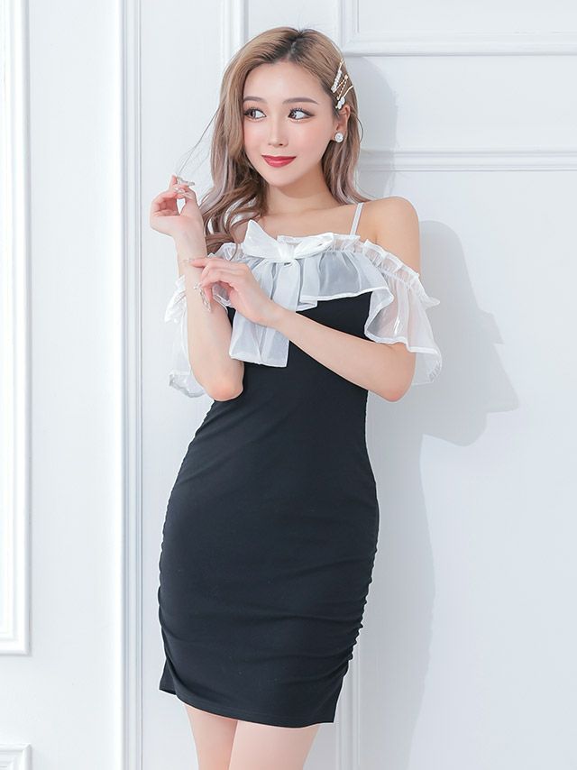 シアーオフショルで抜け感をタイトミニドレスgetできる