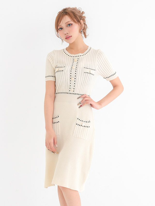 大人っぽいニットデザインが特徴的な半袖ニットドレス