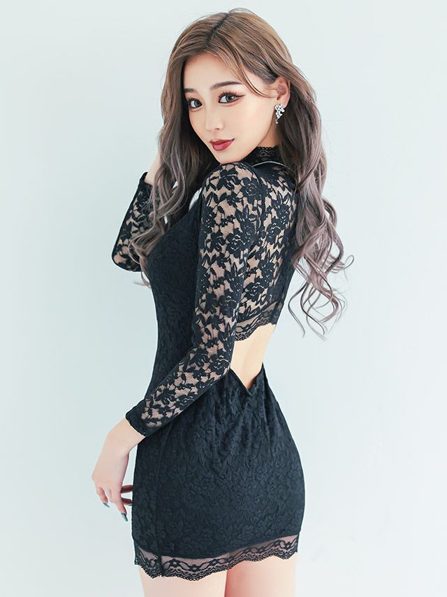 透け感のあるレースにバックオープンのデザインが上品な色気引き立てるタイトミニドレス