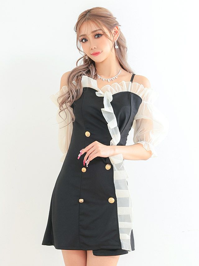 シックなブラックドレスに透け感のあるフリルとチュール袖が軽やかな印象に魅せる甘く上品なフレアミニドレス