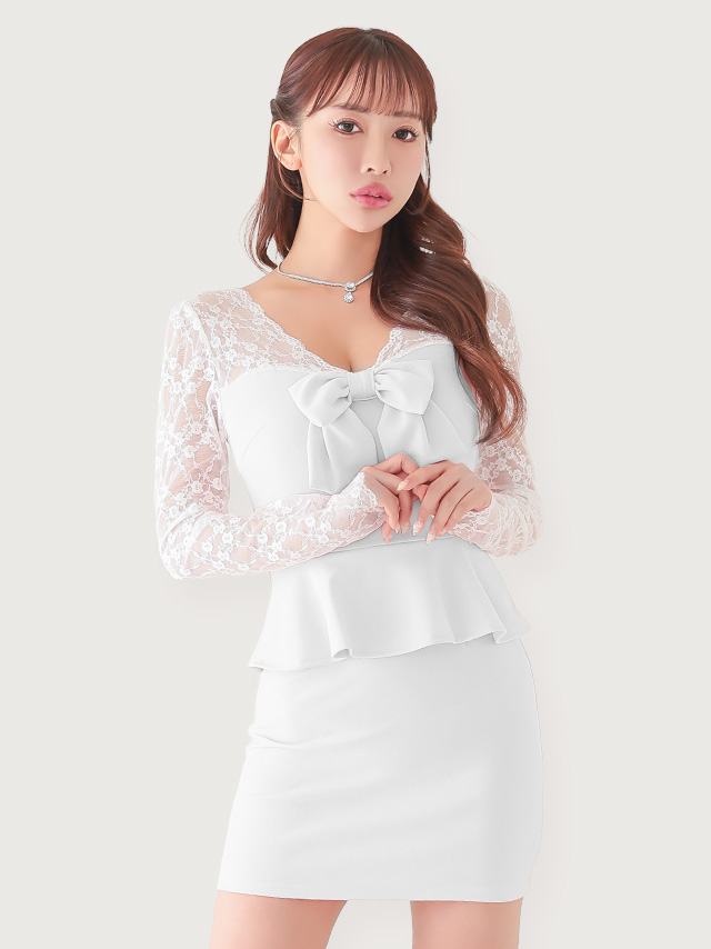 透けたシアーレース長袖が甘くて色気たっぷりのペプラムドレス