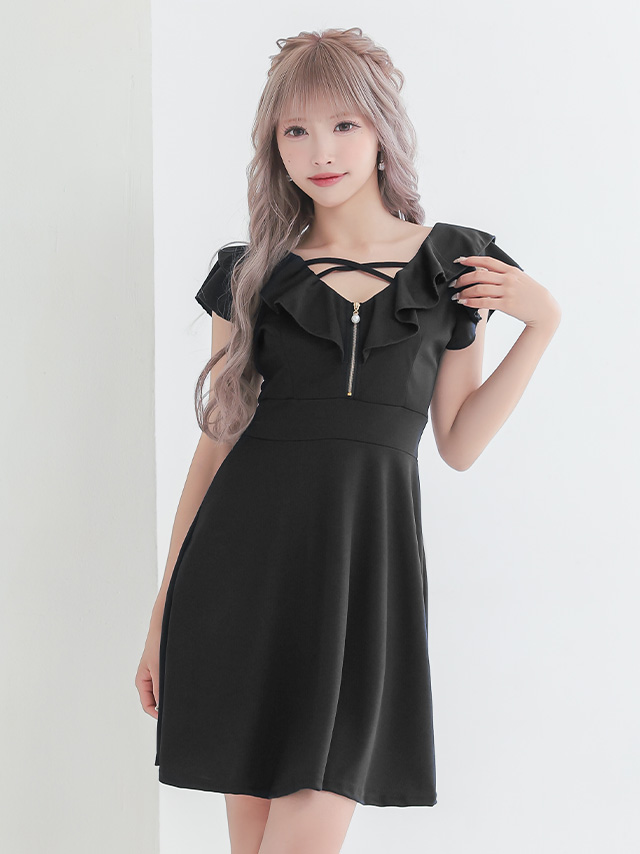 フリルとバストジップであざとセクシーを実現できるフレアミニドレス