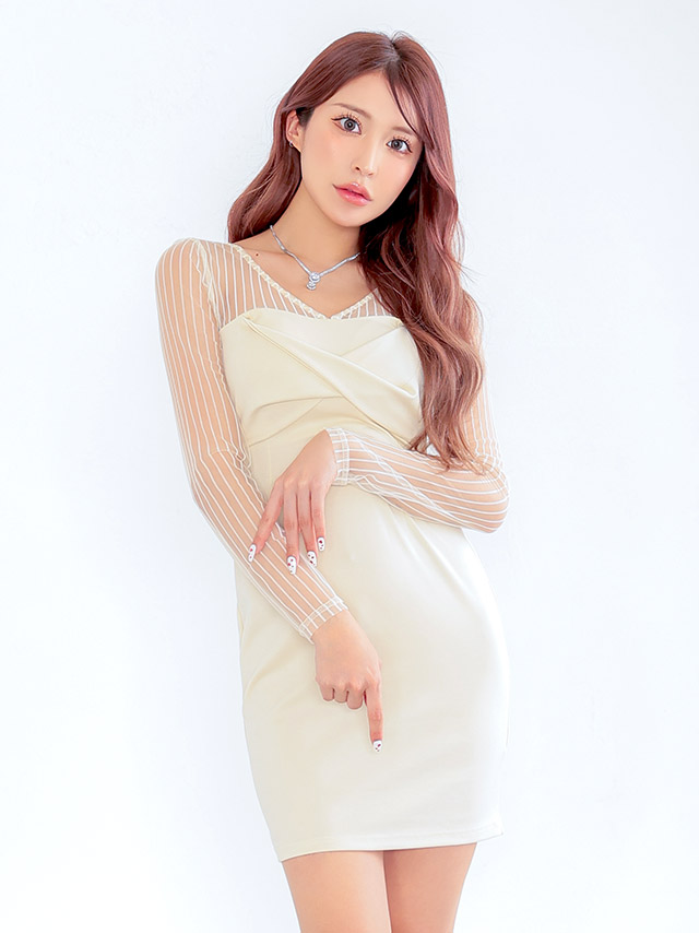ストライプのシアースリーブでさりげない肌魅せもできるタイトミニドレス