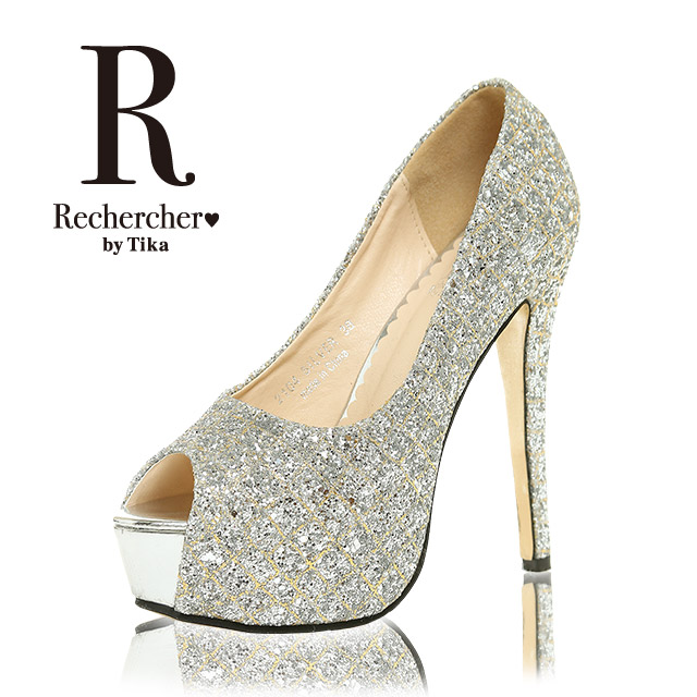 輝くラメが可愛いシルバーパンプス