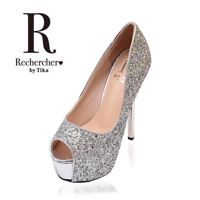 大粒のラメが可愛いシルバーパンプス