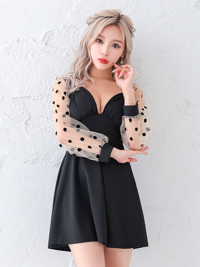 大きめのドットデザインが可愛いシアースリーブフレアミニドレス