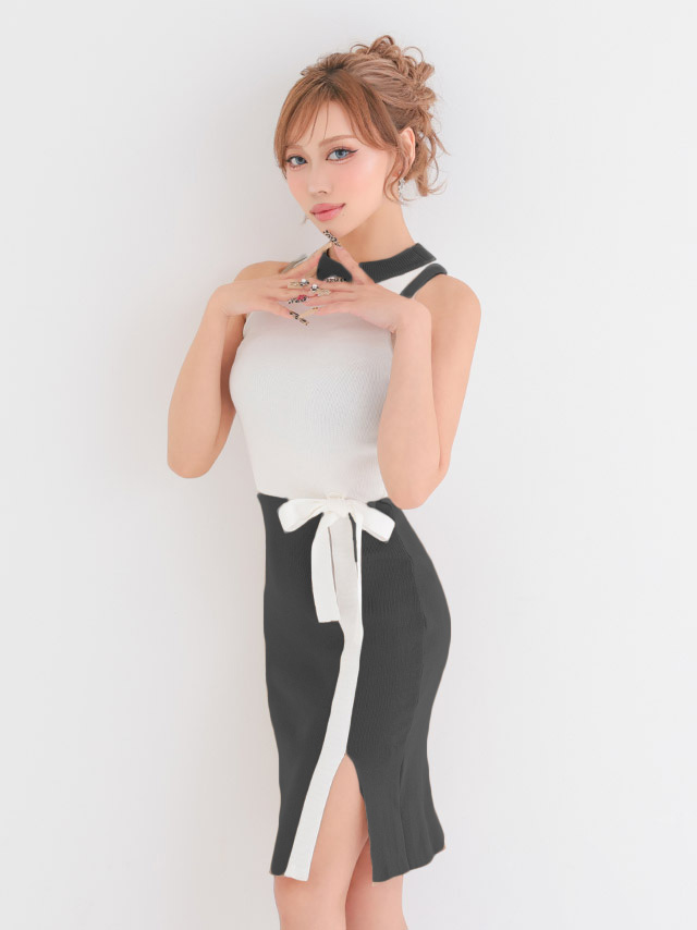 大人な色気が出るバイカラーホルタードレス