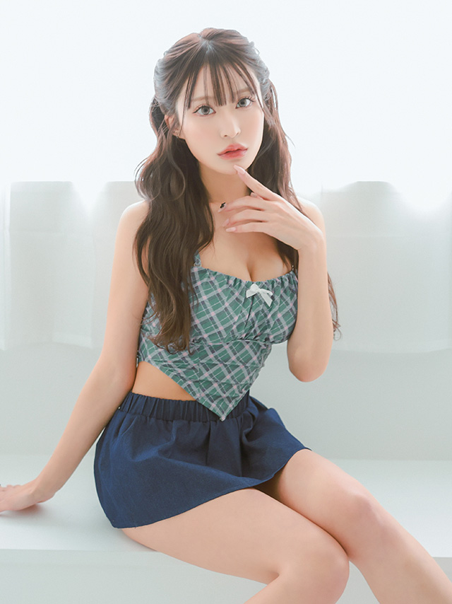 チェック柄が可愛いタンキニ水着