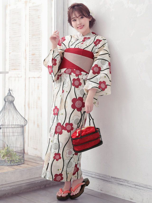 梅柄が大人っぽくて可愛いレトロ浴衣